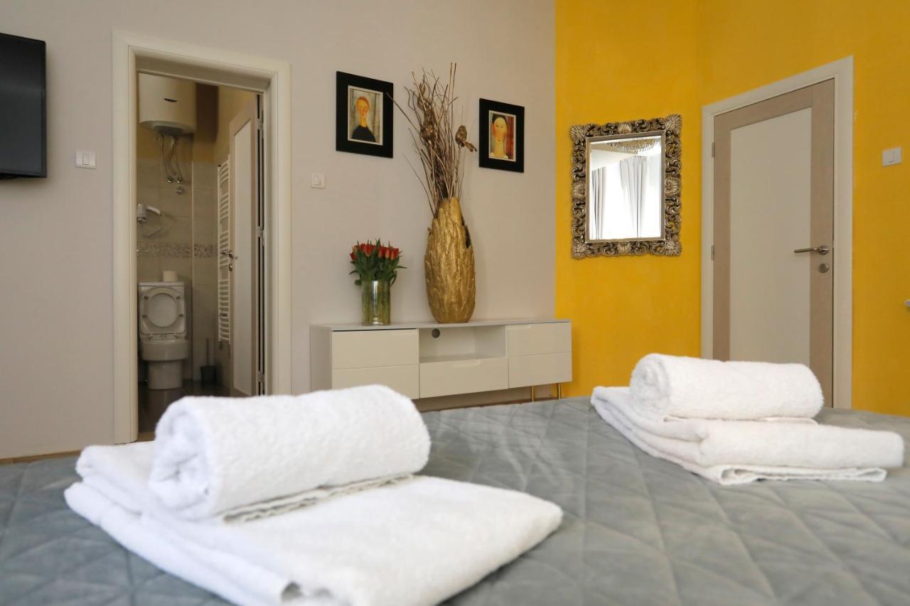 Bed & Breakfast Garden40 Beograd Bagian luar foto