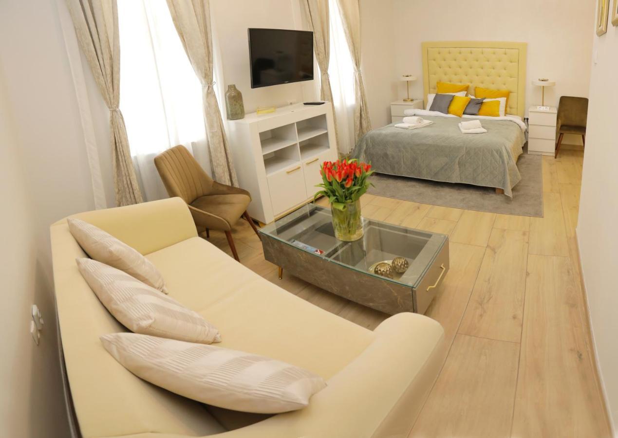 Bed & Breakfast Garden40 Beograd Bagian luar foto