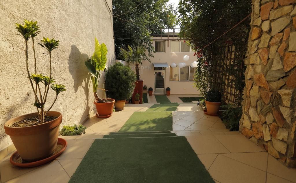 Bed & Breakfast Garden40 Beograd Bagian luar foto