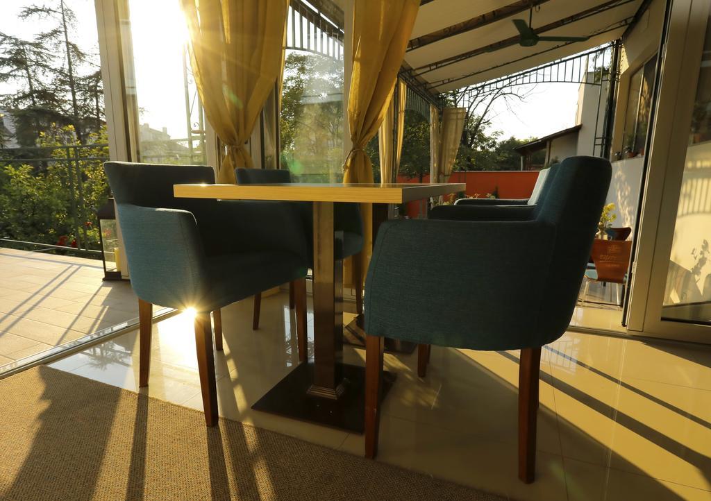 Bed & Breakfast Garden40 Beograd Bagian luar foto