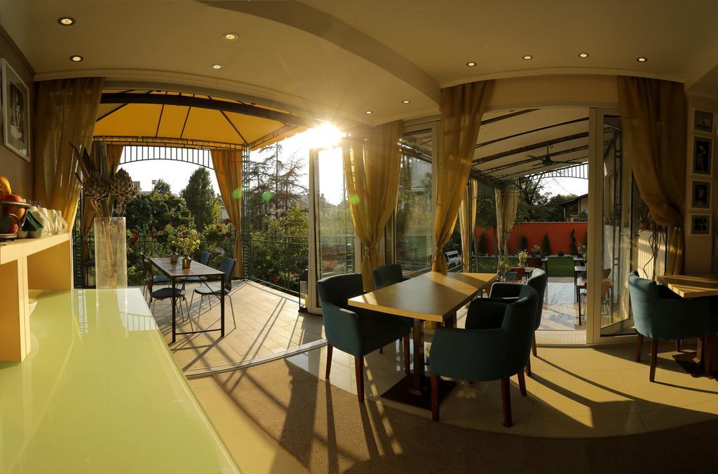 Bed & Breakfast Garden40 Beograd Bagian luar foto